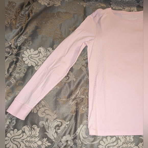 Vineyard Vines Easter 🐕 design, 🩷 long sleeve, logo on sleeve & front pocket - Picture 5 of 8